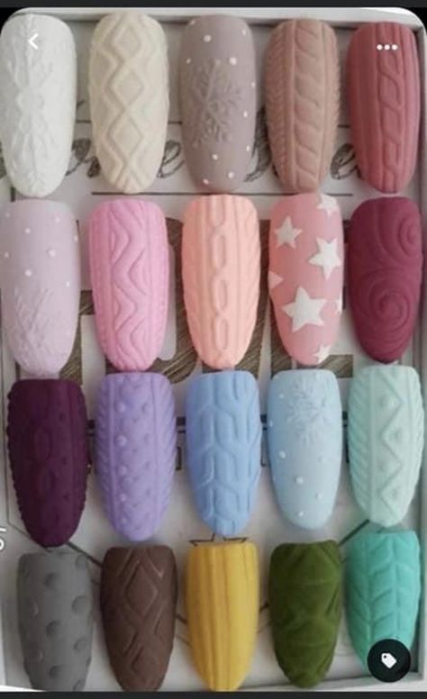 Shiny Sweater Nails, Glossy Sweater Nails, Easy Sweater Nails, Simple Sweater Nails, Sweater Nailart, How To Do Sweater Nails, Heart Sweater Nails, Nails Efecto Sueter, Nude Sweater Nails