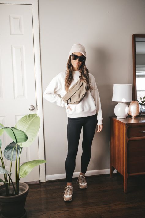 Seven Ways To Elevate Your Leggings Outfits - Stitch & Salt Early Fall Outfits Casual, Cold Casual Outfit Winter Fashion, Mom Leggings Outfits, Chic Leggings Outfit, Casual Leggings Outfit Winter, Leggings And Sweatshirt Outfit, Cold Weather Outfits Comfy, Sahm Wardrobe, Sweater Leggings Outfit