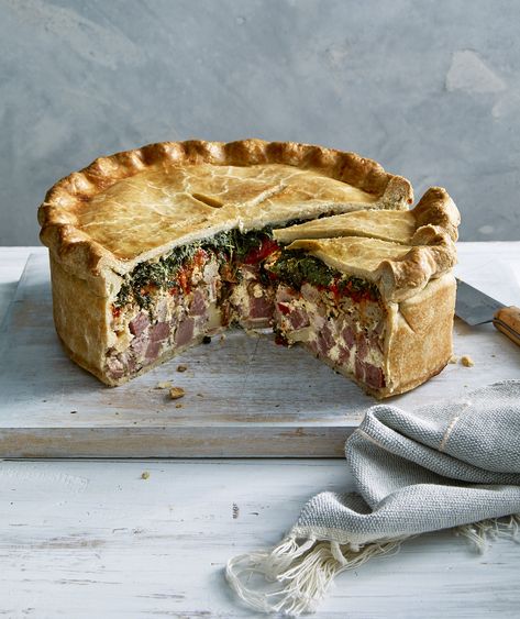 If you’re looking for a classic Italian Easter Pie recipe (also called Pizza Rustica), the search is over. This baby is packed with more than two pounds of meat, including sweet Italian sausage, salami, hot capicola, smoked ham, and prosciutto. Italian Easter Pie, Crescent Bake, Easter Foods, Italian Buffet, Easter Pie, Pizza Rustica, Italian Easter, Sweet Italian Sausage, Savory Pie