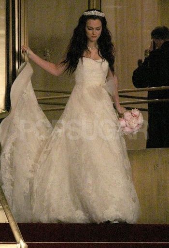 Gossip Girl Wedding Blair Waldorf Wedding, Vera Wang Wedding Gowns, Gossip Girl Blair, Blue Wedding Bouquet, Wedding Dresses Vera Wang, Blushing Bride, Gossip Girl Fashion, Wedding Scene, Leighton Meester