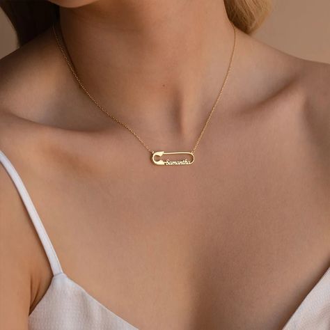 ✨ Shine with a touch of gold! ✨ Our Custom Double Name Paper Clip Pendant Necklace is the ultimate gift for your special someone – be it girlfriend, mom, or YOU! 💖 Personalize it, flaunt it, LOVE it! Click here to make it yours: https://nuel.ink/nqeHVm #PersonalizedJewelry #GiftsForHer #ShineBright 😘😍 Name Necklace Silver Personalized, Unique Name Necklaces, Name Jewelry Necklace, Safety Pin Necklace Meaning, Gold Name Necklace Unique, Personalized Necklace Names, Name Pendant Gold, K Pendant, Paper Clip Necklace