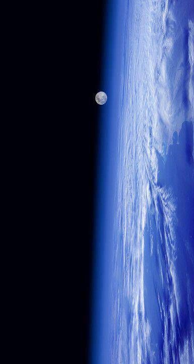 Morty Wallpaper, Moon And Earth, Outer Space Wallpaper, Earth View, Space Photography, Wallpaper Earth, Space Artwork, Space Planets, Space Pictures