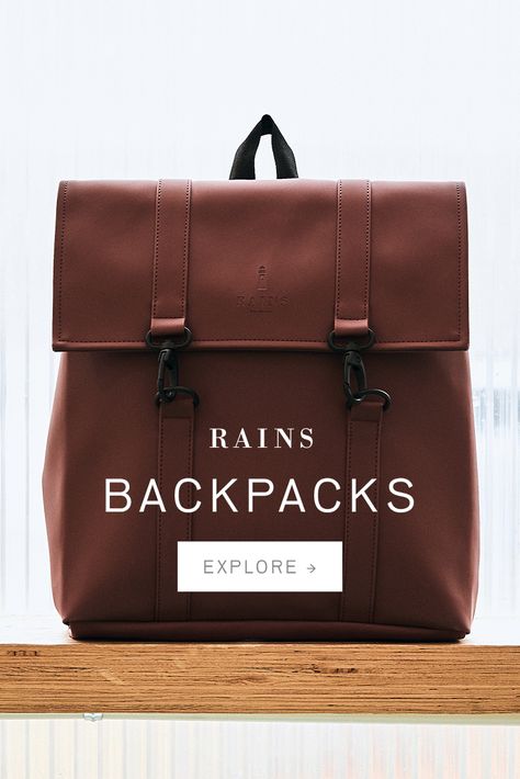 Old Money Bagpack, Rains Backpack Outfit, Dry Backpack, Fashion Scandinavian, Rains Backpack, Leather Inspiration, Messenger Backpack, Bucket Backpack, Water Resistant Backpack