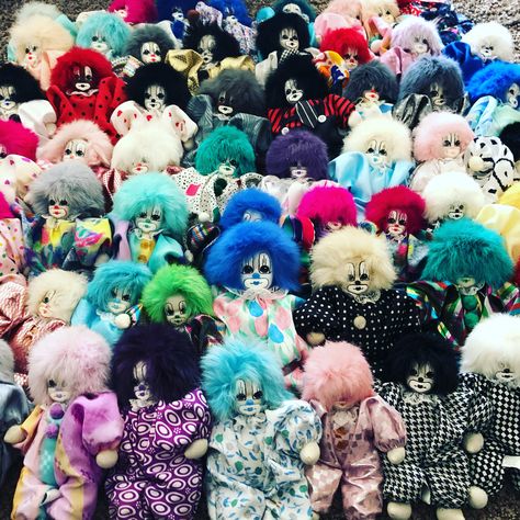 I own all of these! 💚 I currently have 155!? Give or take lol☺️ Q-Tee Clowns 💚 Clown Figurines, Clown Dolls, Clown Stuff, Pierrot Clown, Send In The Clowns, Cute Clown, Laughing Jack, Vintage Clown, Clowning Around