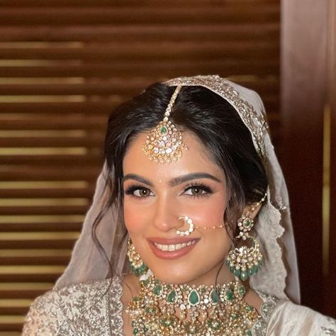 Rhea Nagpal | Bridal Makeup on Instagram: "And when she smiles, the whole world stops and stares for a while 🤍 Saachi looked like an absolute vision on her D-day 🤌🏻🕊️ Bride @saachii__ Makeup @makeupbyrheanagpal Hair @hairbyanishanagpal Kaleera’s @bowsandblingsaayushiak Jewellery @krsalajewellery Wearing @jayantireddylabel" Indian Hair And Makeup Wedding, Dewy Indian Bridal Makeup, Light Indian Bridal Makeup, Bridal Minimal Makeup Indian, Simple Desi Bridal Makeup, Reception Bridal Makeup, Glowy Bridal Makeup Indian, Indian Wedding Bridal Makeup, Minimal Makeup Bride