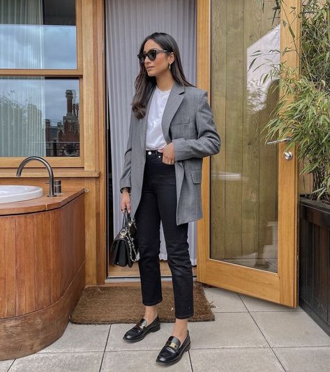 Grey Blazer Outfit Work, Gray Blazer Outfit Women, Hannah Cocobeautea, Pinstripe Blazer Outfit, Grey Jacket Outfit, Oversize Blazer Outfit, Grey Blazer Outfit, Petite Style Outfits, Outfits Con Jeans