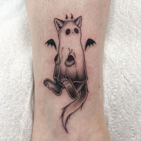 For Emma, thank you so so so much! I’m excited to share the other spooky kitty flash pieces I’ve done ˙ᵕ˙ . . . . . . . #tattoo #tattoos… | Instagram Miniature Tattoos, Cute Halloween Tattoos, Goth Tattoo, Black Cat Tattoos, Ghost Tattoo, Wicked Tattoos, Scary Tattoos, Flash Tattoo Designs, Creepy Tattoos