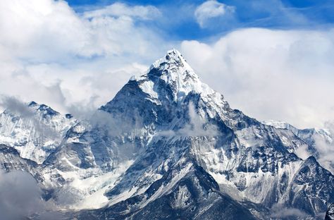 Mount Everest Base Camp Is Getting Free Wi-Fi #traveltip #explore #nature Mount Everest Summit, Gunung Everest, Mount Everest Base Camp, Climbing Everest, Monte Everest, Skydiving, Natural Phenomena, Mountain Range, Rock Climbing