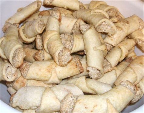 Kifles (Nut Rolls or Horns) ~ A Hungarian Cookie that's a traditional in my family! ~Shantell Apricot Rolls, Nut Horns, Pennsylvania Recipes, Walnut Rolls, Walnut Roll, Hungarian Cookies, Nut Roll Recipe, Polish Cookies, Nut Roll