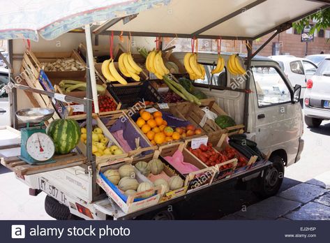 Juice Display, Fruit Truck, Kombi Food Truck, Fruit Stall, Fruit And Veg Shop, Vegetable Stand, Mobile Food Cart, Vegetable Shop, Food Van