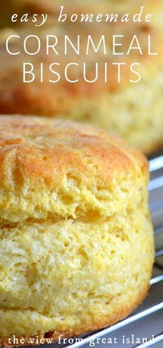 Chili Easy Recipe, Cornmeal Biscuits, Bread Types, Cornmeal Recipes, Chili Easy, Biscuit Bread, Biscuit Rolls, Homemade Biscuits, Corn Bread Recipe