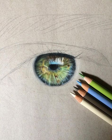 Iris Drawing Eye, Green Eye Drawing, Green Eyes Drawing, Iris Drawing, Painting Eyes, Iris Eye, Realistic Eye Drawing, Colouring Pencils, Drawing Prompts