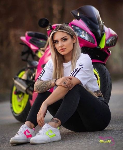 Motorcycle Momma, Xe Ducati, Moto Chic, Biker Photography, Biker Photoshoot, Motorcycle Photography, Female Biker, Motorbike Girl, Biker Lifestyle