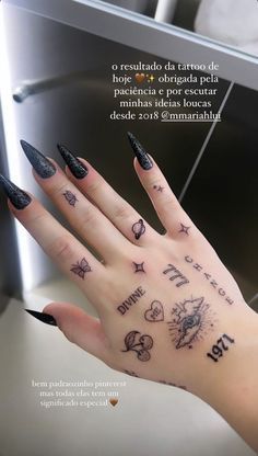 Back Of Hand Tattoo Women, Hand Tattoo Inspiration, Tattoo Hand Woman, Tattoos Na Mao, Girls Hand Tattoos, Hands Tattoo For Women, Small Tattoos On Hand, Hand Tattoos Cute, 2007 Tattoo Ideas