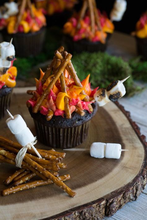 Campfire Cupcakes, Camping Food, Cupcake Recipes, Marshmallows, Cute Food, Campfire, Eat Cake, Amazing Cakes, Kids Meals