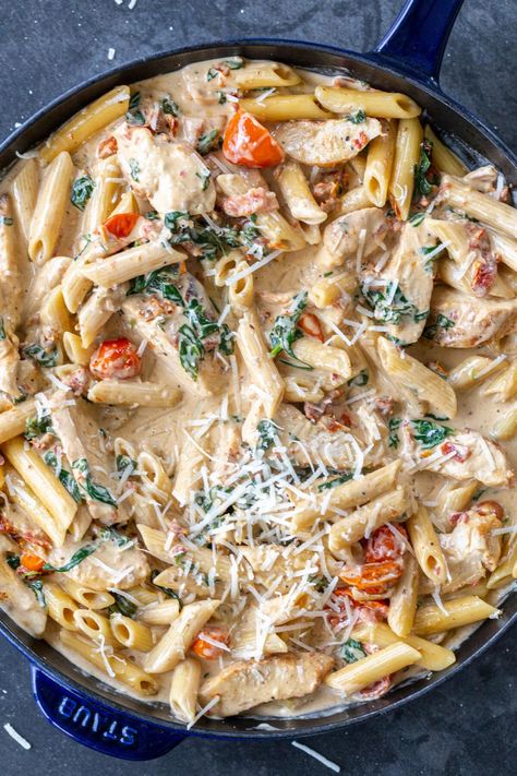 This creamy and nutritious Tuscan chicken pasta bursts with garlic, tomato, spinach, and cheese flavors. It's simple to make and ready to serve in only 30 minutes. Creamy Garlic Chicken Pasta, Creamy Tuscan Chicken Pasta, Cooking Fresh Pasta, Spinach Tomato Pasta, Garlic Chicken Pasta, Tuscan Pasta, Chicken Spinach Pasta, Creamy Tuscan Chicken, Chicken Pasta Dishes