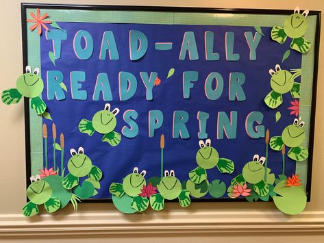 Spring Door Decorations, Daycare Bulletin Boards, Spring Classroom Decorations, April Bulletin Boards, March Bulletin Board, Door Bulletin Boards, Work Bulletin Boards, Summer Bulletin Boards, Spring Bulletin