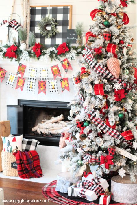 Red plaid christmas tree Plaid Christmas Tree Decor, Red Plaid Christmas Tree, Christmas Wreaths For Windows, Scottish Christmas, Red Plaid Christmas, Woodland Christmas Tree, Burlap Garland, Black And White Living Room, Christmas Flannel