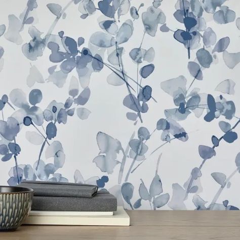 Honesty Wallpaper, Blue Wallpaper Bedroom, Calming Bedroom Ideas, Dining Room Teal, Wallpaper Decor Bedroom, Blue And White Wallpaper, Blue Floral Wallpaper, Powder Room Wallpaper, Handy Wallpaper