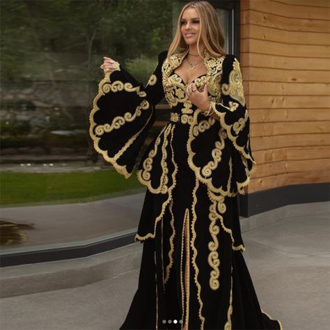 Black Prom Gown, Albanian Wedding, Albanian Clothing, Albanian Culture, Split Prom Dresses, Velvet Evening Dress, Evening Dresses With Sleeves, Long Prom Gowns, Long Sleeve Evening Dresses