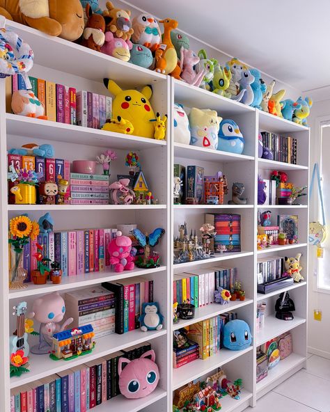 shelfie sunday 🤍🎀🧸🌸🫧📚🧸💗 another view of the new book shelves because I am utterly obsessed with it! 🥹 Bookstore Christmas, Book And Bed, Cozy Bookstore, Shelves Books, Bookshelf Aesthetic, Nerd Room, Hangout Room, Bookshelf Ideas, Bookshelf Inspiration