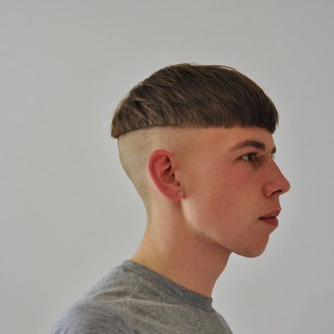 British Men Haircut, Mushroom Cut, Mushroom Haircut, Young Mens Hairstyles, Bowl Haircuts, Hubba Hubba, Men Haircut, Men Hairstyles, Bowl Cut