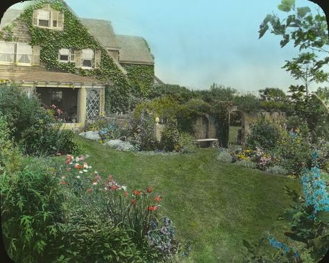 Maison Decor: Grey Gardens: A Haunting Real Life Riches to Rags Tale Grey Gardens House, Edith Bouvier Beale, Edie Beale, Little Edie, Gray Gardens, Garden Estate, Grey Gardens, Lily Pond, East Hampton