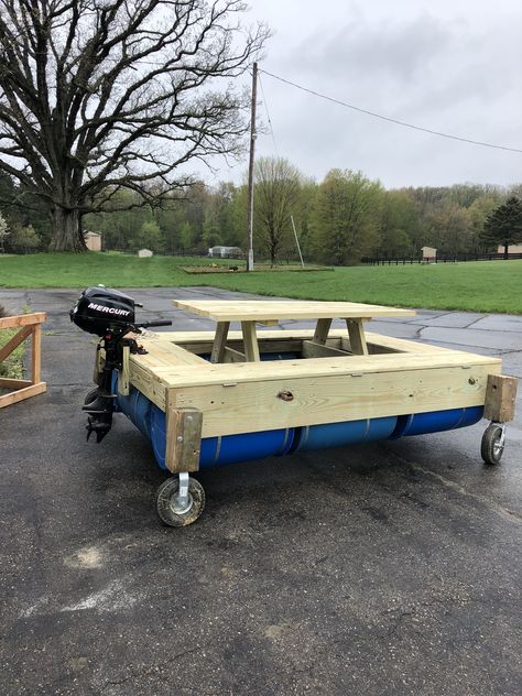 Floating Picnic Table, Floating Dock Plans, Raft Building, Diy Backyard Ideas, Floating Deck, Floating Dock, Diy Boat, Unique Woodworking, Dinner Cruise