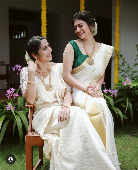 Traditional South Indian Saree Look, Onam Aesthetic, Onam Photoshoot Ideas, Onam Shoot, Kerala Piravi, Onam Outfits Ideas, Kerala Saree Blouse, Onam Outfits, Kerala Saree Blouse Designs