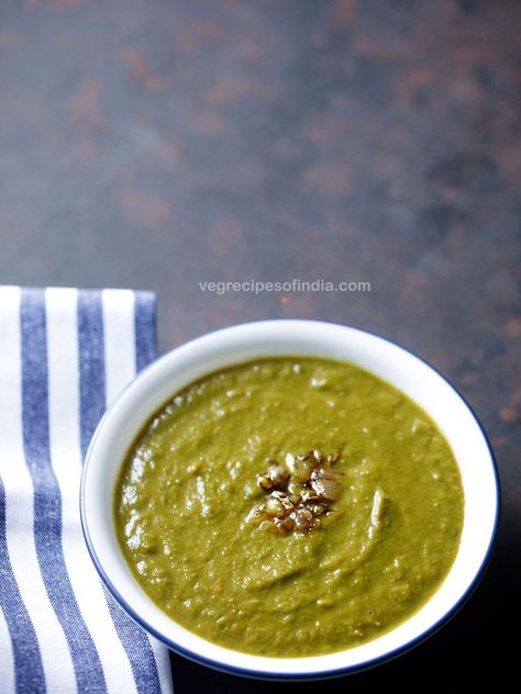 This Chane ka Saag Recipe gives a delicious and slightly sour tasting saag which you can have with makki ki roti or bajra ki roti. Chane ka saag is a winter delicacy and very healthy and nutritious. Cauliflower Curry Recipes, Potato Curry Recipes, Capsicum Curry Recipe, Capsicum Curry, Chickpea Plant, Indian Lunch Recipes, Veg Curry Recipes, Chana Saag, North Indian Dishes