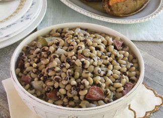 Purple Hull Peas Purple Hull Peas Recipe, Louisiana Kitchen, Creole Cooking, Peas Recipe, Pea Recipes, Creole Recipes, Turkey Bacon, Classic Southern, Black Eyed