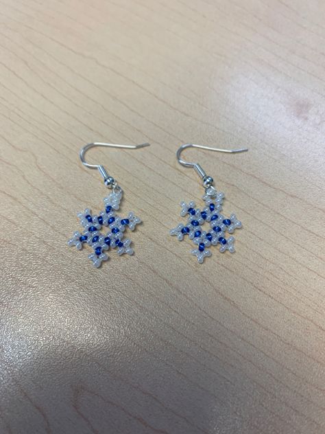 Beaded Snowflakes, Beaded Earring, Snowflake Earrings, Beaded Earrings, Belly Button Rings, Bead Work, Cross Necklace, Beading, Beads