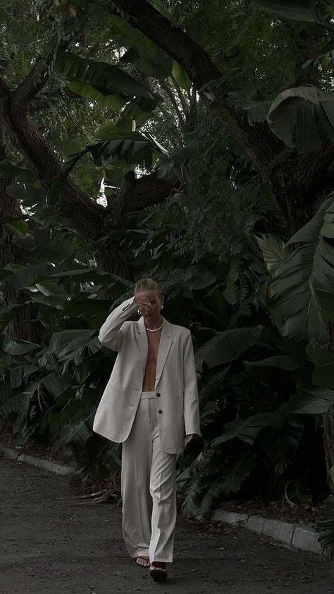 Botanical Garden Photo Shoot, Josefine H J, Dark Green Aesthetic, Classy Aesthetic, Visual Diary, Summer Photos, Instagram Inspo, Green Aesthetic, Looks Style