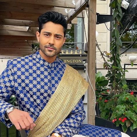 Manish Dayal on Instagram: "Cleaned up and hooked up with style by the @sharon.globerson. Suiting by @anitadongre @anitadongrenewyork. Thank You! #Diwali at the @whitehouse 🔥" Manish Dayal, Board Meeting, Book Aesthetics, October 25, Handsome Man, Manish, Great Books, Clean Up, Devon