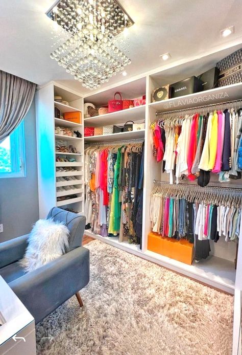 Closet That Looks Like A Store, Closet Minimalista, Dressing Room Closet, Dream Closet Design, Closet Design Layout, Luxury Closets Design, Closet Renovation, Bedroom Cupboard Designs, Closet Layout