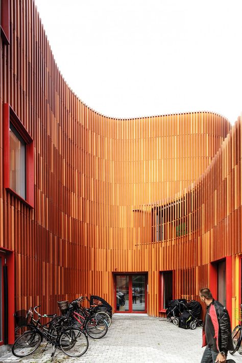 COBE - Forfatterhuset Kindergarten Danish Office, Colour Architecture, Facade Material, Facade Architecture Design, Kindergarten Design, Exterior Cladding, Education Architecture, Van Der Rohe, Building Structure