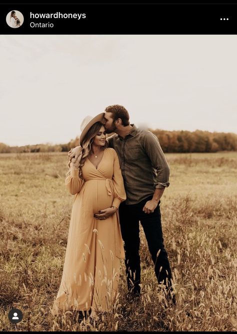 Couples Maternity Shoot Outside, Overcast Maternity Pictures, Maternity Pictures At Park, October Maternity Pictures Outfits, Nature Maternity Photos Couple, Rustic Maternity Shoot, May Maternity Photos, Fall Photoshoot Maternity, Boho Maternity Photos With Husband