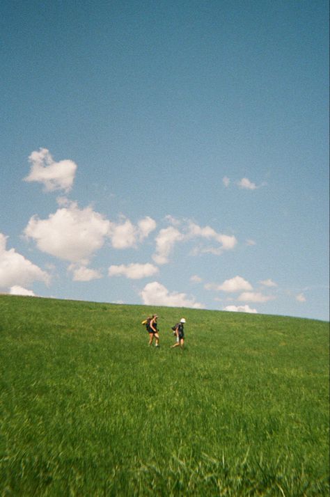 #hiking #adventure #camping #route #destination #windows #grass #green #field #girls #girlstrip #summer #sky #retro #clouds #nature Pine Garden, Grass Fields, Summer Field, Grassy Field, Green Field, Hiking Adventure, Grass Field, Open Sky, Japan Trip