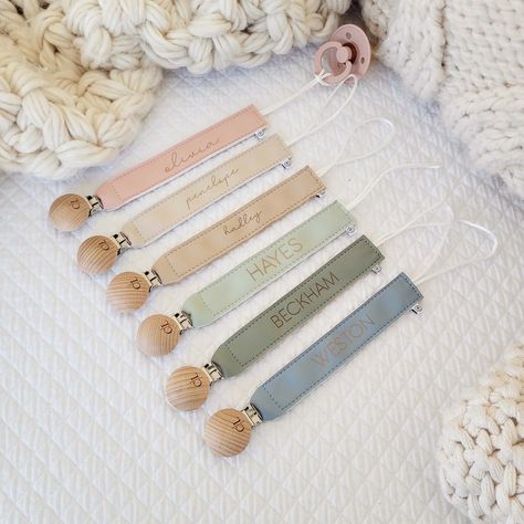 Personalized Leather Pacifier Clip | All Colors Cute Newborn Outfits, Embroidered Pacifier Clips, Boho Pacifier Clip, Leather Pacifier Clip, Pacifier Clip Boy, Name Pacifier Clip, Personalized Newborn Outfit, Silicone Baby Bibs, Paci Clip