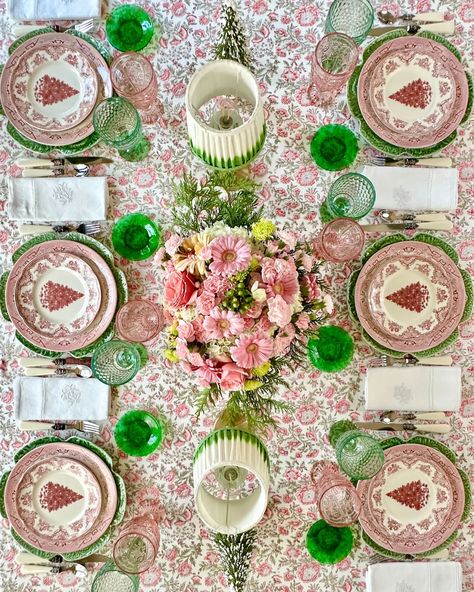 Introducing "Beatrice" 🌸 Our latest tablecloth in pink and green is here to elevate your dining experience! ✨ Available in round, rectangular, and square shapes, Beatrice is designed to suit every home. 🏡 Have questions about size or design? We're here to help. Ask away and let Beatrice bring a touch of elegance to your table. ❤️ 📸 And styling @addictedtochina #NewArrival #DineInStyle Pink And Green Tablescapes, Dining Experience, Dining Experiences, Tablescapes, Pink And Green, Table Cloth, Bring It On, Let It Be, Square