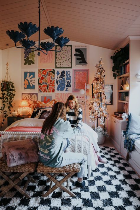 Ivy Bedroom, Cozy Eclectic, Nesting With Grace, Best Of Friends, Teen Girl Room, Teen Girl Bedroom, Teen Room, Christmas Gift Guide