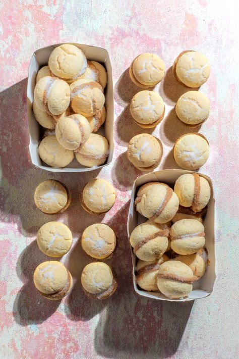 Casadinhos cookies on a pink background. Guava Cookies, Brazilian Wedding, Guava Paste, South American Recipes, Bite Size Cookies, American Desserts, Parchment Paper Baking, Peanut Brittle, Recipe Boards