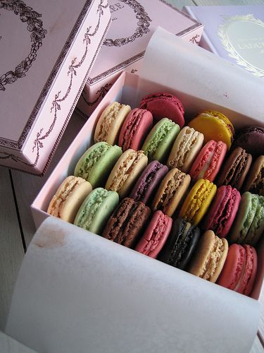 Laduree macarons! My friend brought me some of these when she visited Paris Laduree Macarons, Kue Macaroon, Patisserie Fine, French Macaroons, French Macarons, Macaroons, Pretty Food, Om Nom, Aesthetic Food