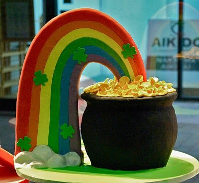 Sunday Sweets: Double Dose — Cake Wrecks Pot Of Gold Cake, Lucky Charms Cake, St Patricks Day Cakes, Patty Cake, Cake Wrecks, St Patrick's Day Decorations, Saint Patties, Gold Cake, Novelty Cakes