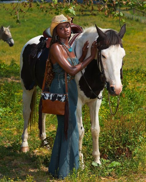 K A Y | Travel, Fashion, & Lifestyle Creator | friendly reminder; your time is valuable. be wise on where you spend it. jewelry from @chacocanyontrading | Instagram Horse Back Riding Outfits Black Women, Cowgirl Shoot, Lifestyle Creator, Time Is Valuable, Horse Photoshoot, Summer Nostalgia, Pretty Dark Skin, Black Cowboys, I Love Being Black