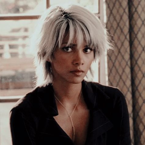 Halle Berry Storm, Storm Movie, Storm Icon, Xmen Characters, Hally Berry, Storm Xmen, Storm Marvel, Ororo Munroe, Marvel Icons