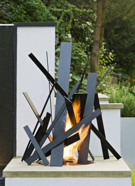 Sculptural Fireplace, Patio Fireplaces, Diy Fire Pit Ideas, Bd Design, Gazebo With Fire Pit, Easy Fire Pit, Small Fire Pit, Outdoor Fireplace Designs, Fire Pit Landscaping