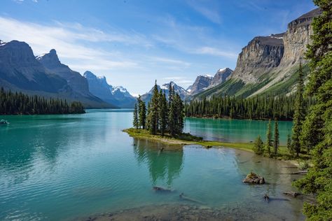 Forget the Caribbean, these beautiful Michigan lakes boast white-sand beaches, crystal clear waters, excellent fishing, and watersports. Discover them now! Lakeside Camping, Canadian Road Trip, Maligne Lake, Canadian Rockies, Road Trip Itinerary, Scenic Drive, Incredible Places, Beautiful Lakes, Whistler