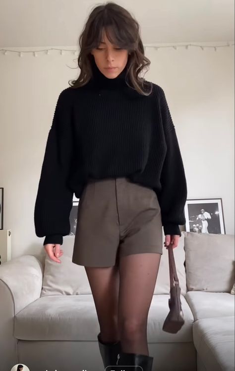 Shorts With Tights Winter, Winter Outfits Tights, Shorts With Tights Outfit, Shorts And Tights Outfit, Skirt Shorts Outfit, Pantyhose Outfit, Tights Boots, Shorts Tights, Perfect Fall Outfit