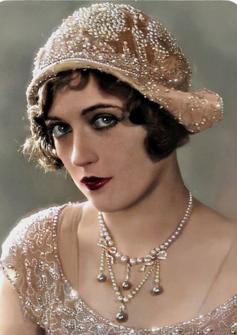 20s Photos, 1920 Fashion Women, 1920 Makeup, 1920s Hairstyles, 20s Makeup, 1920s Makeup, 1920s Glamour, 1920s Hat, Flapper Hair